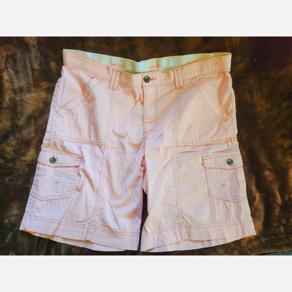 Lee Women's Mid Rise Comfort Waist Cargo Shorts in Lovat Pink, size 14
